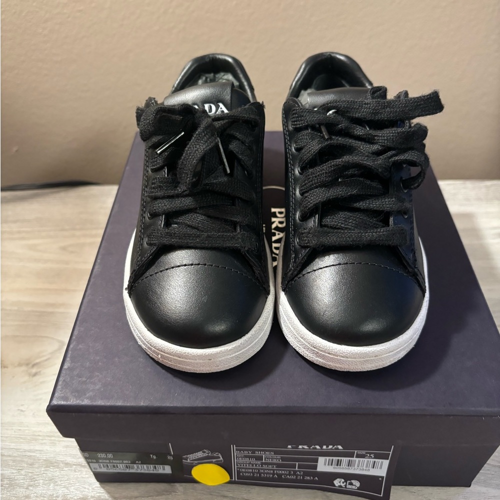 Toddler boys PRADA sneaker color black with white trim size 25eu 8.5us LIKE NEW
